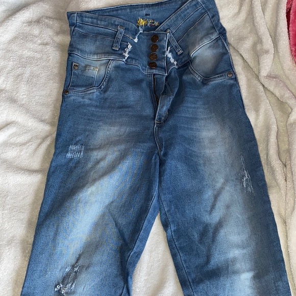 Butt lifting Columbian jeans - Picture 1 of 3